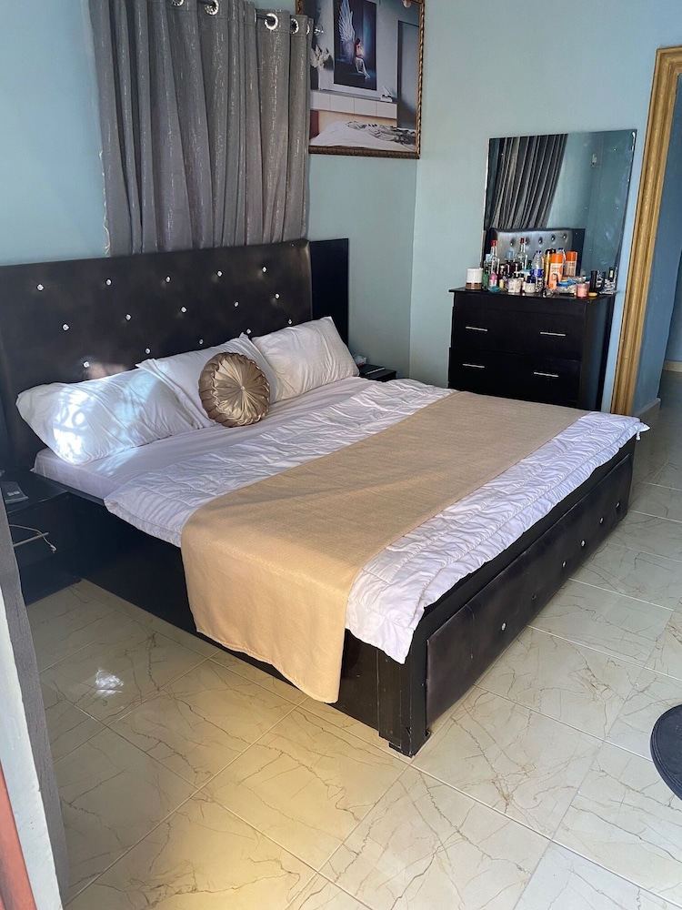 De-Convenant Apartment Short Term Rental view 3