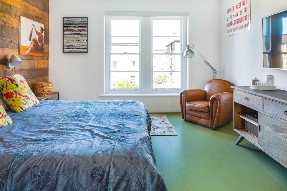 Exceptional Renovated Period Home in Clifton view 3