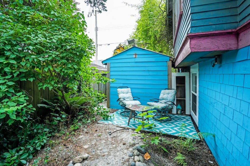 The Artsy Saloon in Vancouver