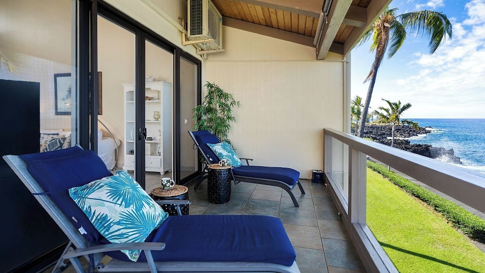 Oceanfront Penthouse With Sunset Views, A/C and Wraparound Lanai! - Vrkcv