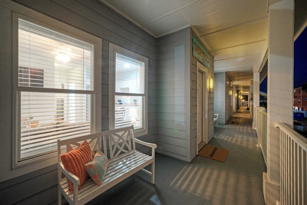 9 Costa Bahia Condos Sleeps 48 + Pool Minutes to the Beach