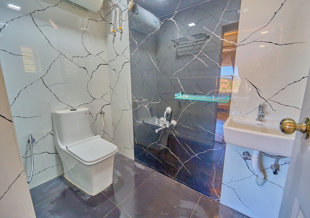 Vihani's Western Clouds by VOYE HOMES