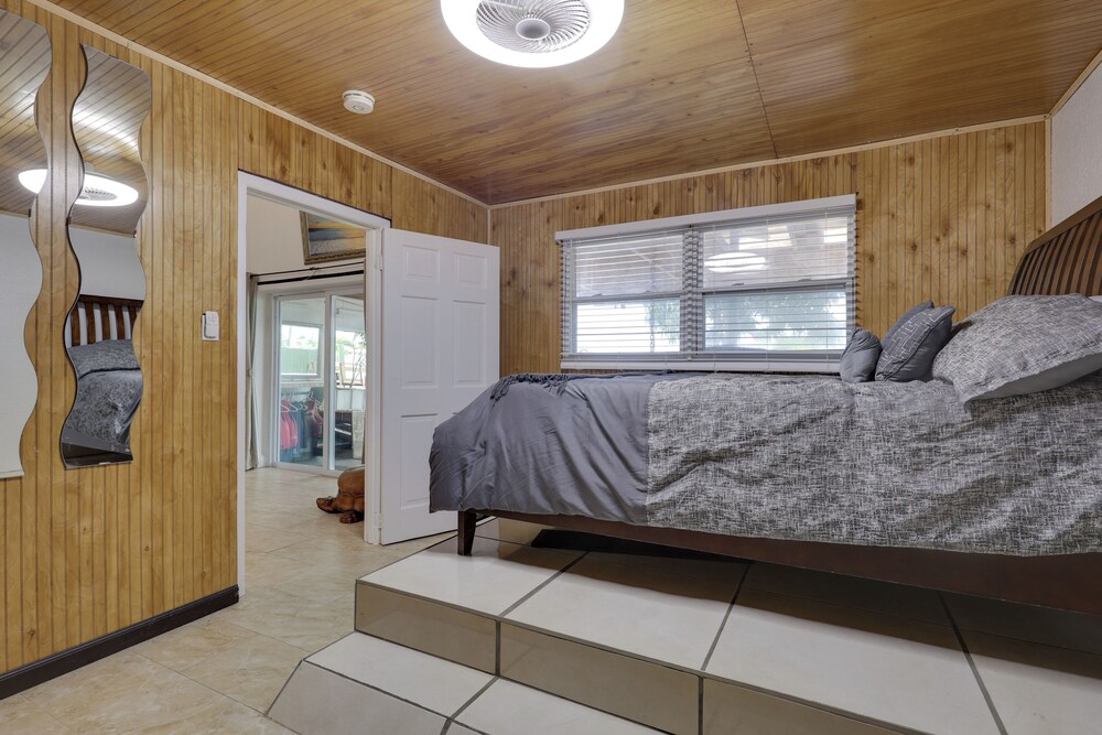 Lakefront Getaway w/ Dock Near Las Olas Beach