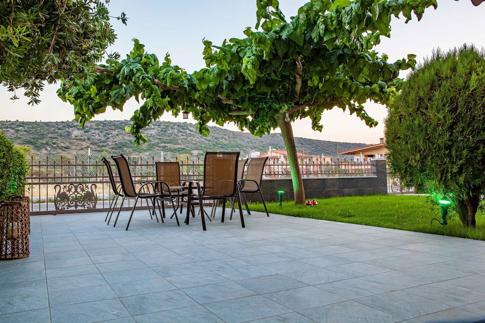 Stork Holiday Apartments - Garden & Sea View