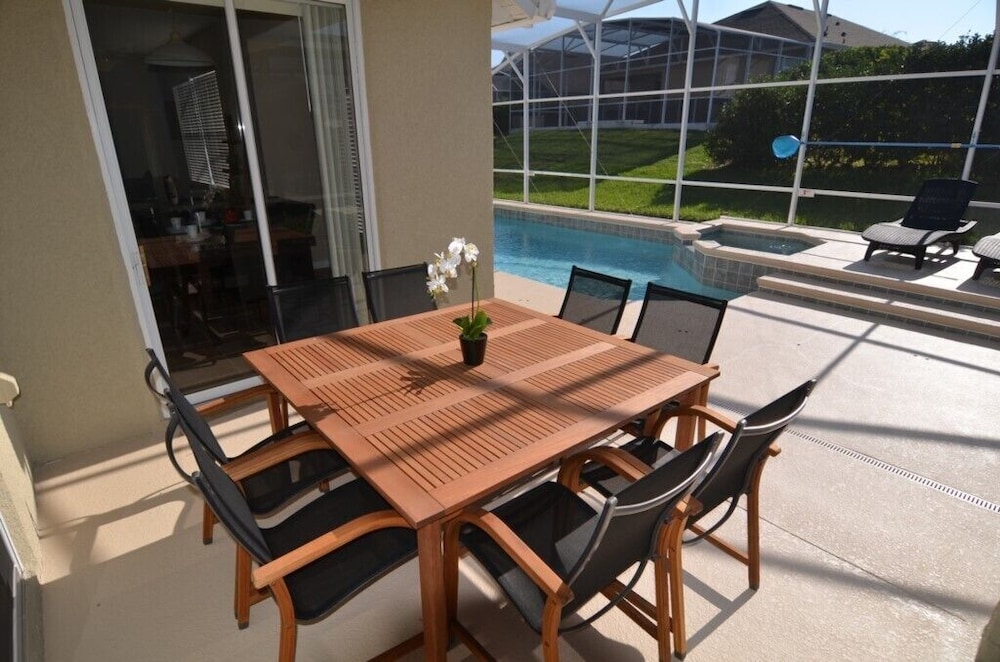 207bon 4 Bedroom Villa by Redawning - Image 1