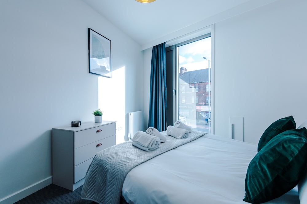 Hilltop Serviced Apartments - Ancoats view 2