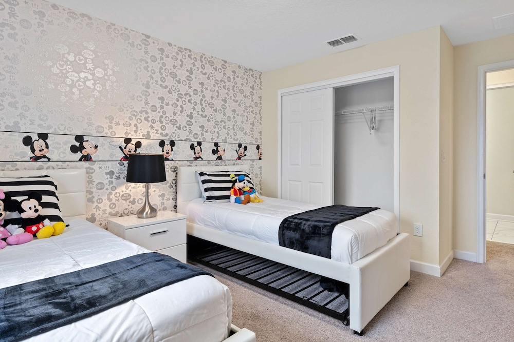 Themed Mickey Bedroom 4BR up to 8 People