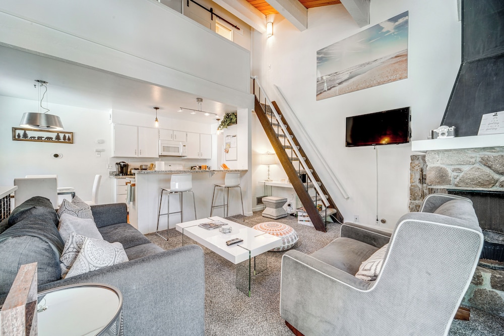 1 Mi to Lake Tahoe: Condo w/ Pool Access