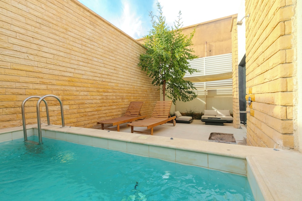 Portal Chalets With Private Pool-AlRawda