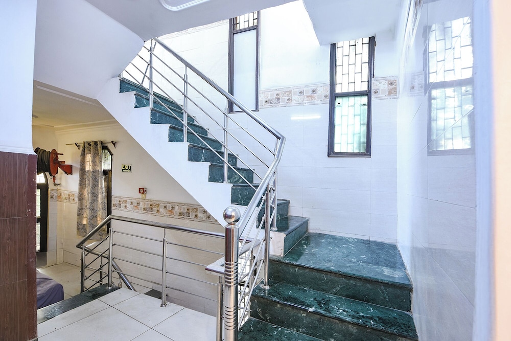 Fabhotel Shiv Palace
