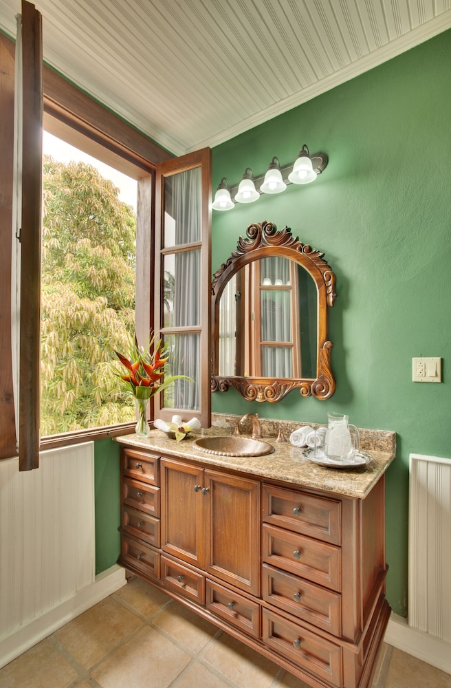 Mahogany Hall Boutique Resort