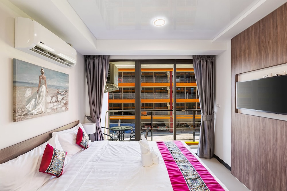 One bedroom Condo in Naiharn P209