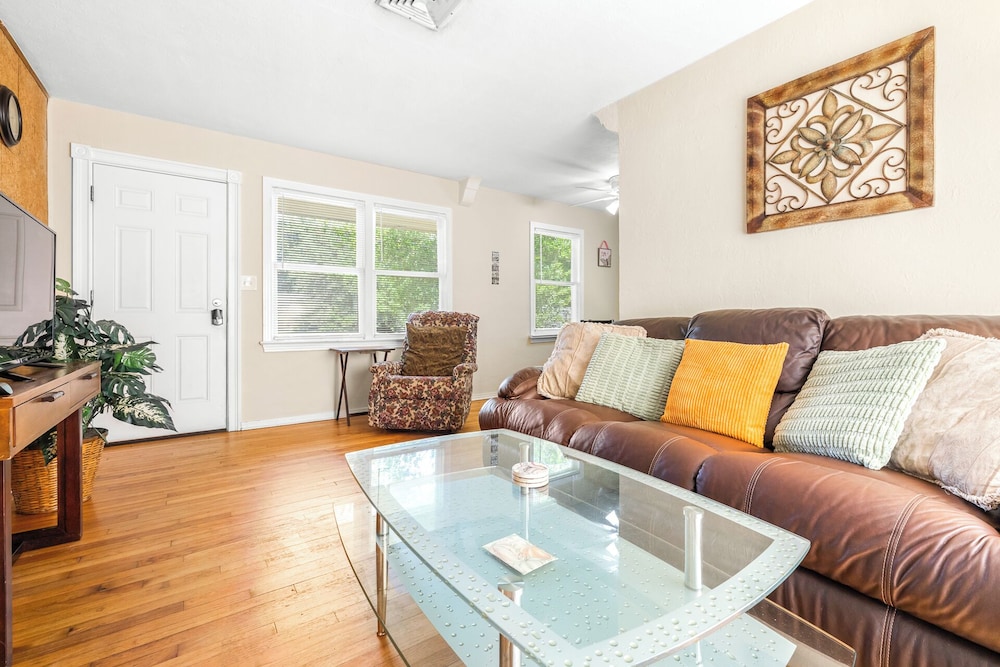 Charming Seminole Heights Getaway