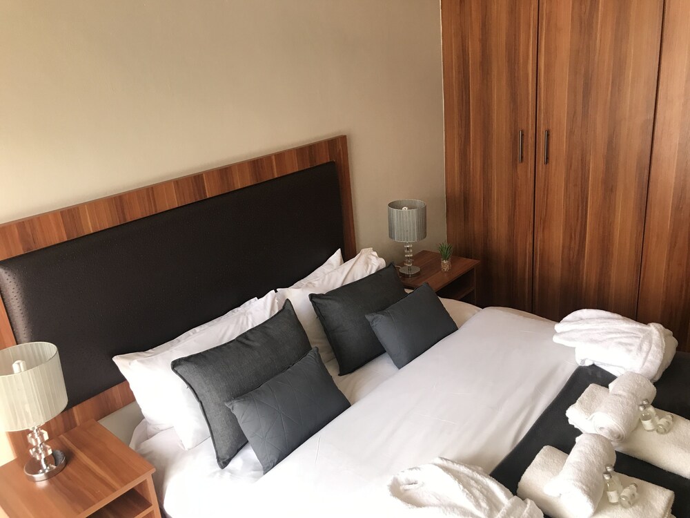 Manor Hills Guest Lodge