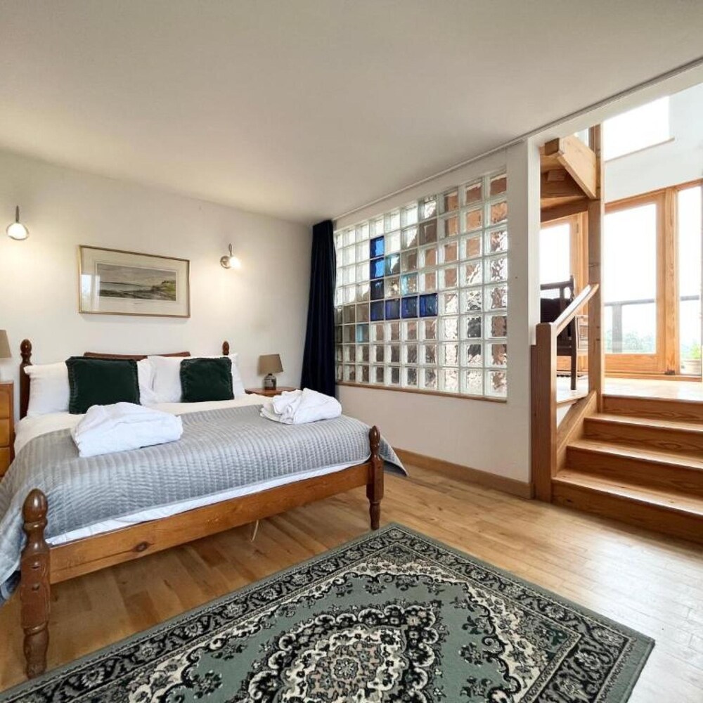 Triskele Detached Characteristic Home Sleeps 10 view 4