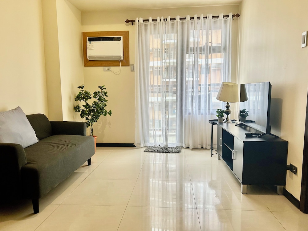 Manila Bay View - 1BR with balcony