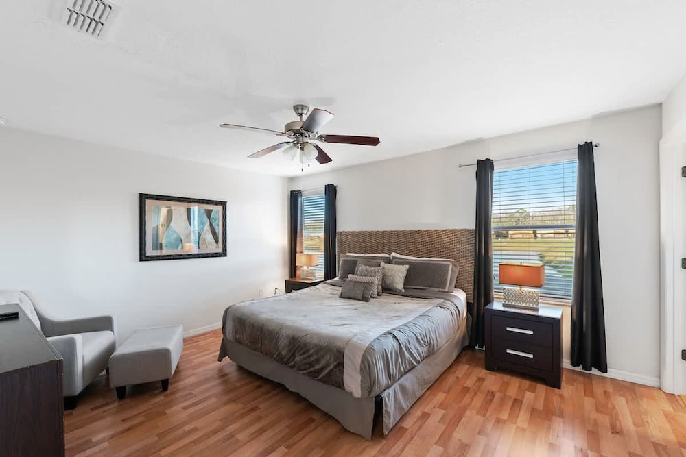 Lake View and Private Pool 4BR at Bella Vida