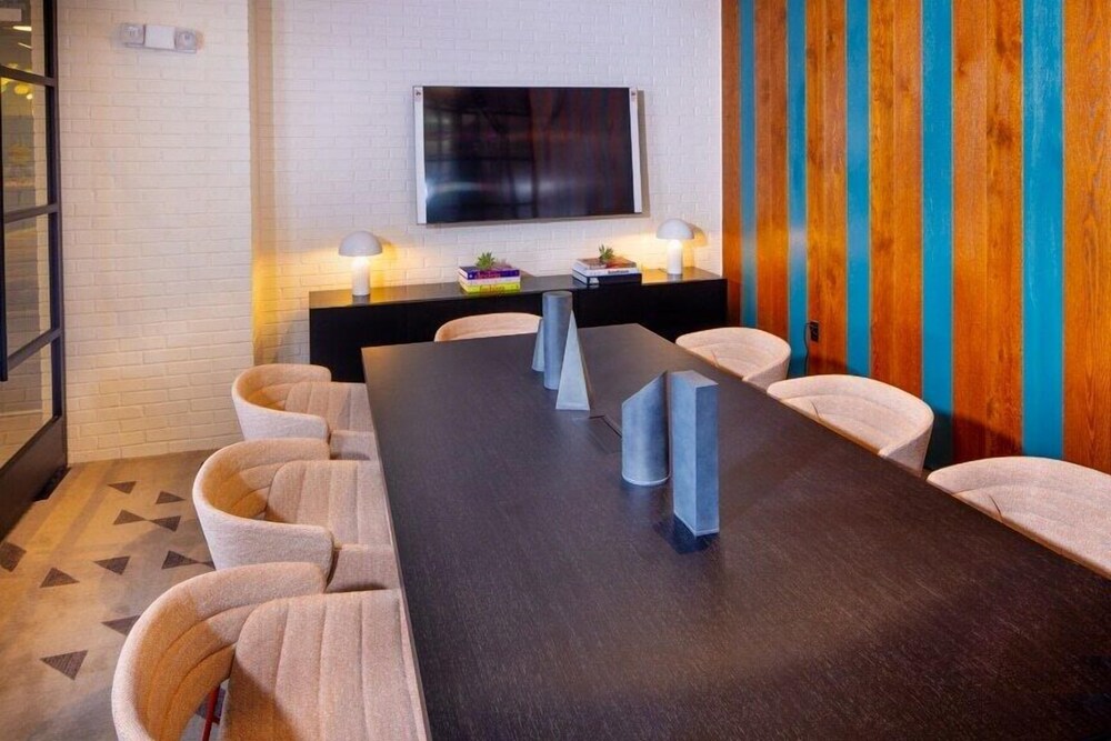 Fun & Comfort Await Alexandria Apartment