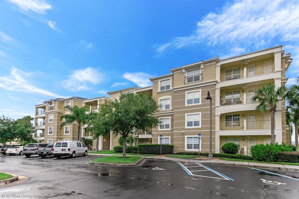 Spring Lakeview 3 Bedroom Condo by RedAwning