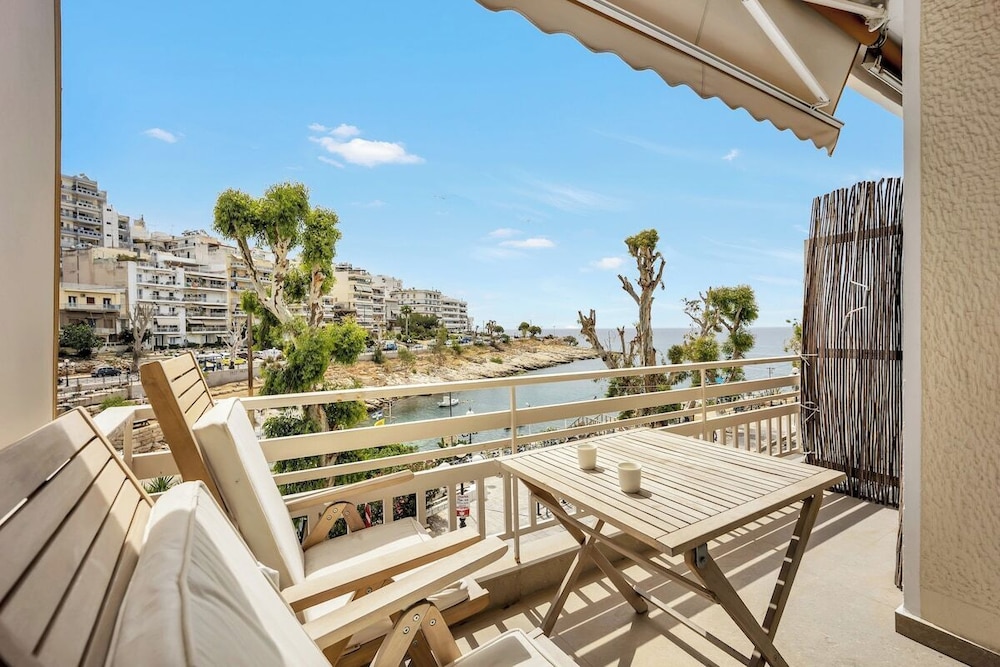 Sunny Apartment Next to the sea Amazing View
