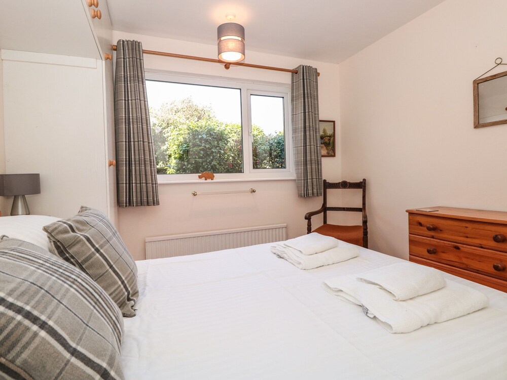 33 Weymouth Park