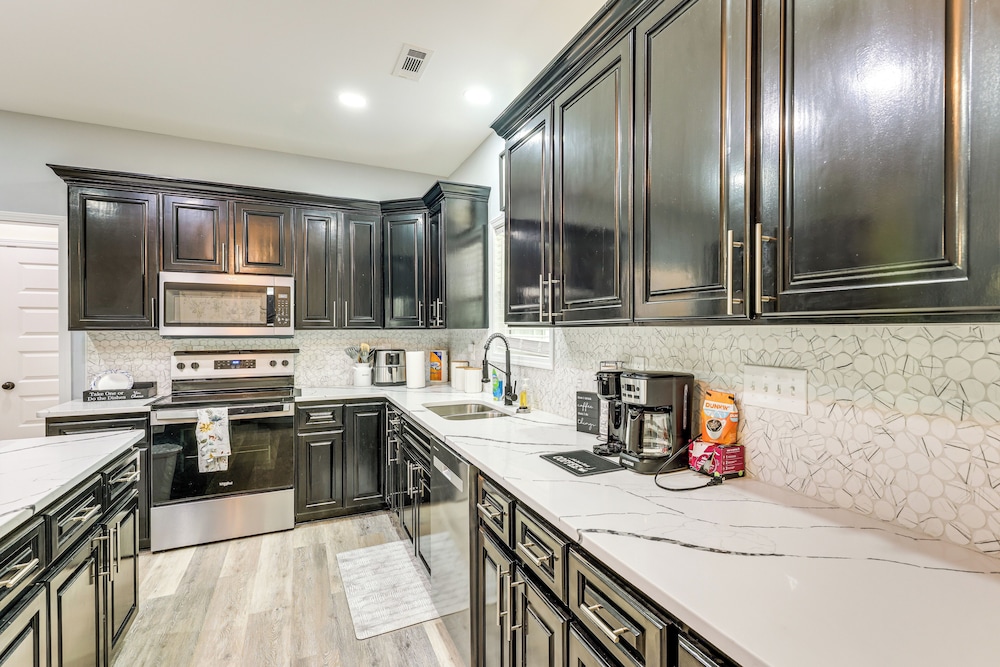 11 Mi to Troy University: Family Home w/ Yard