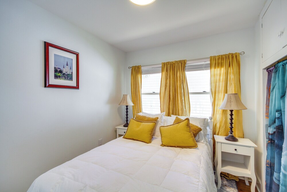Long Beach Cottage, Walk to Beach & Downtown! view 3