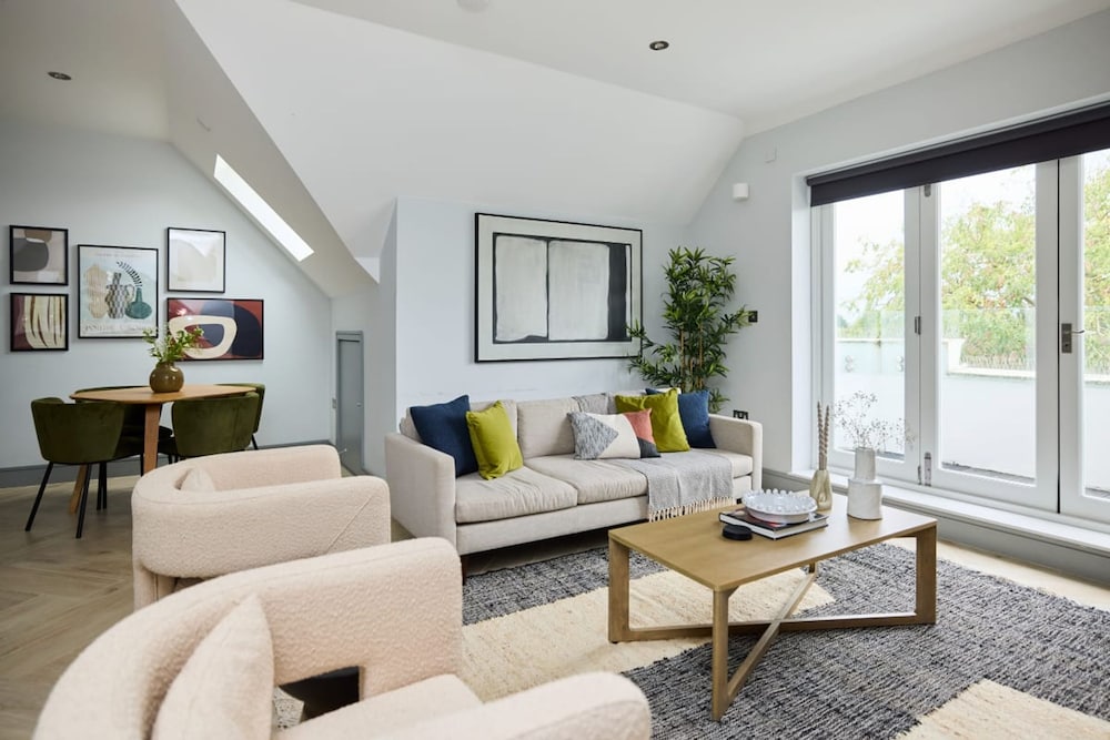The Putney Sanctum - Beckoning 2bdr Flat With Balcony