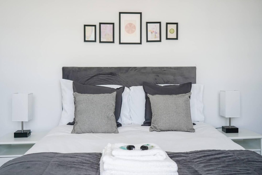 Livestay - Modern 1 Bed view 5