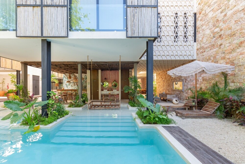 Stylish 3BR Apartment Insta-worthy Pool Best Wifi 10 min Bike Ride to the Beach view 4