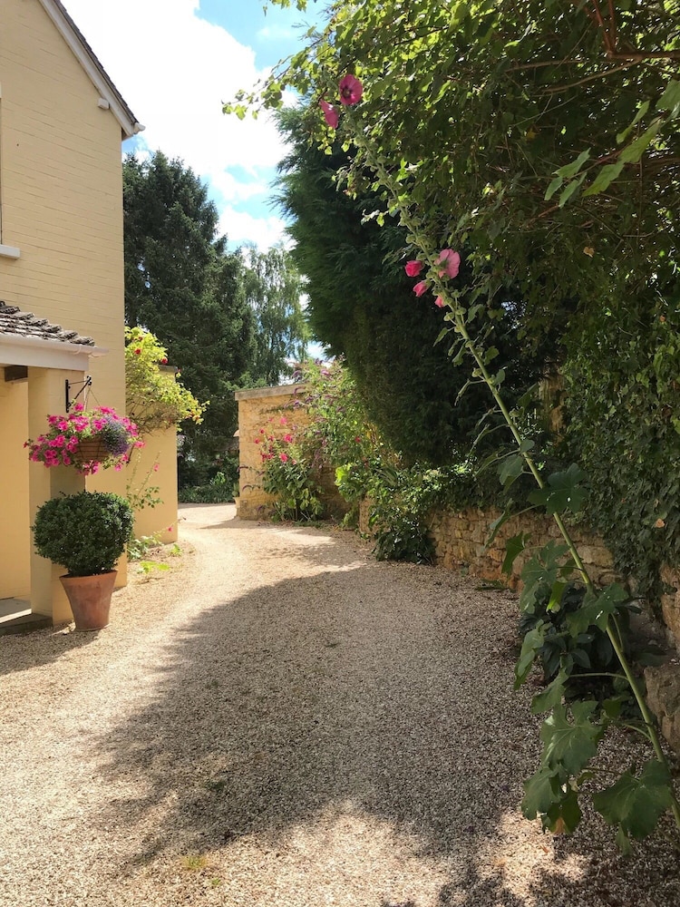 Holly House Bed & Breakfast