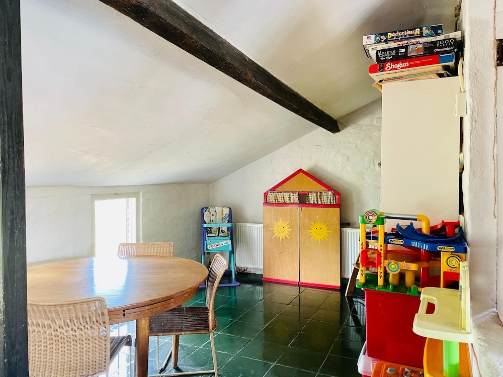 Spacious Farmhouse near Forest in Stramproy view 2