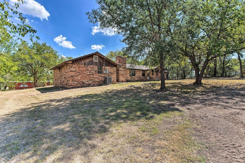 Lovely 'anna Fink House' w/ Patio & Fire Pit