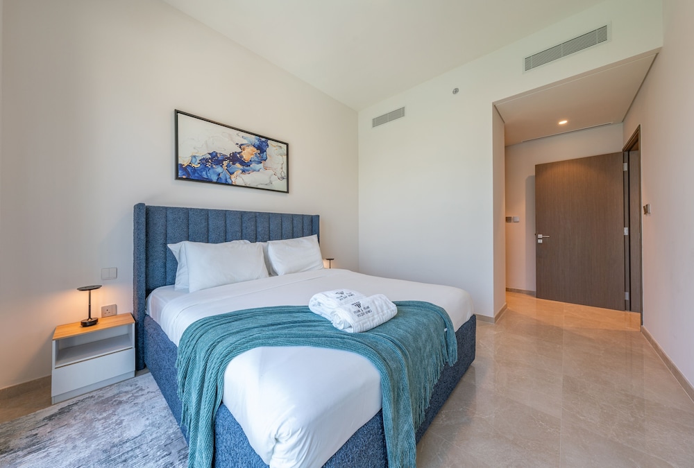 Skyline Majesty - Luxury Living with Full Burj Khalifa & Fountain Views