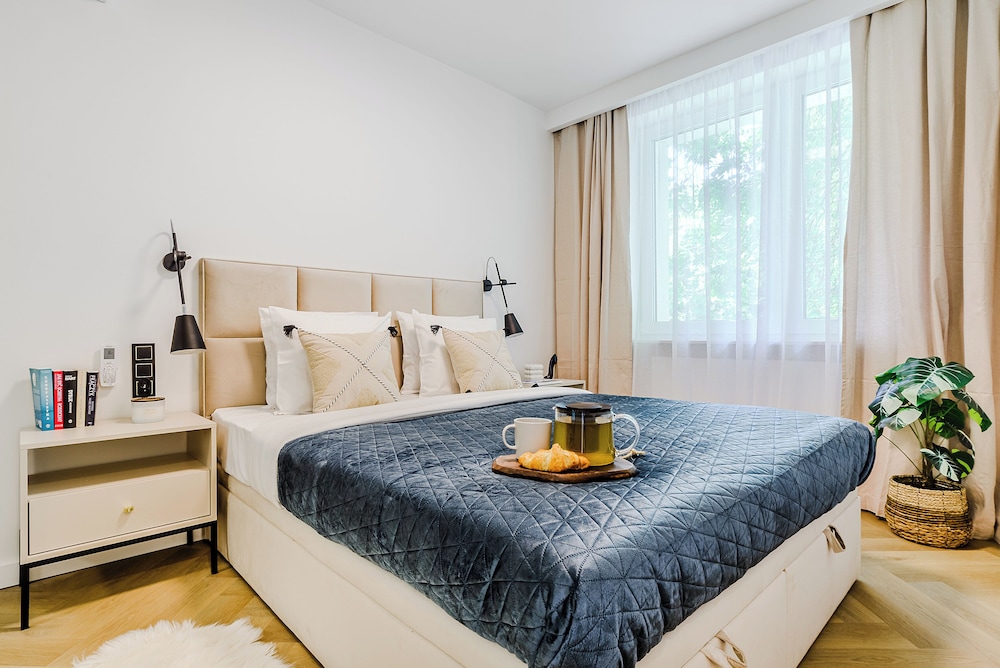 Lumina 4-room apart near Pałac Kultury view 3