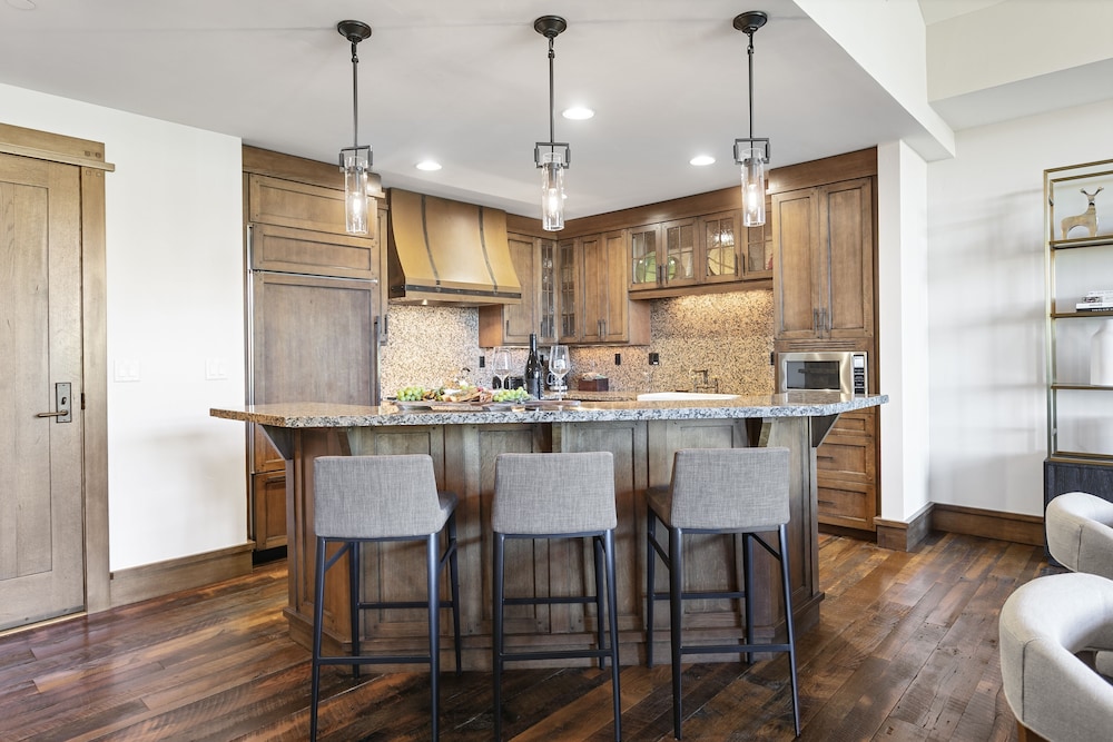 Arrowleaf Lodge at Deer Valley Resort - Two Bedroom Residence #405 2 Condo