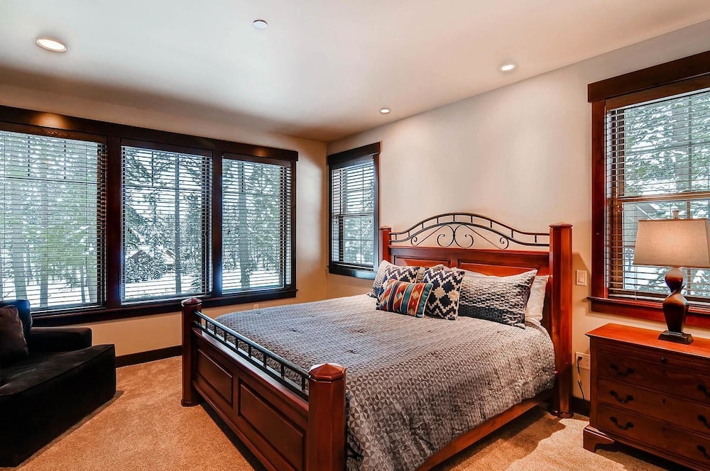 Elk Run Lodge