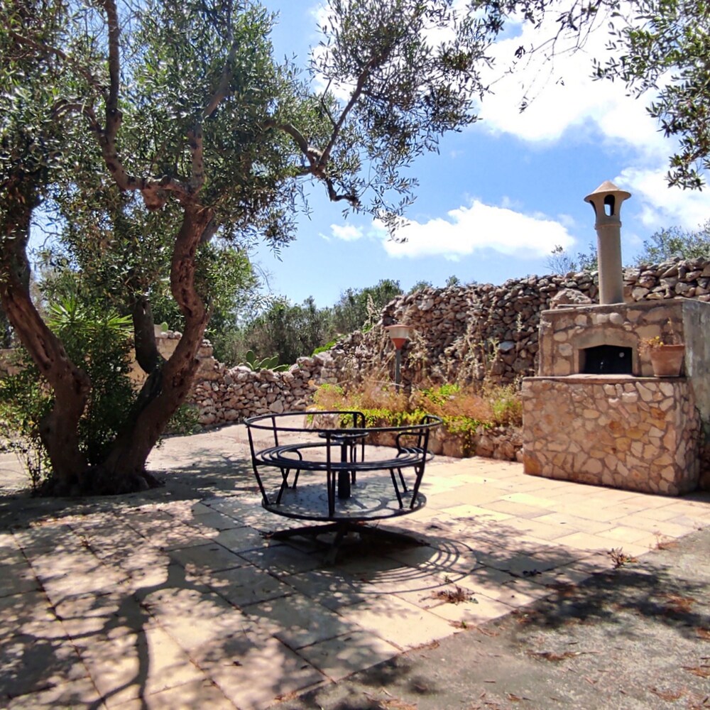 Villetta Paduli - Immersa nel Verde con Vista Mare e Giardino Privato