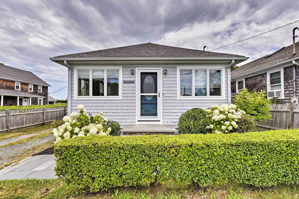 Idyllic Newport Area Cottage - Walk to First Beach view 3