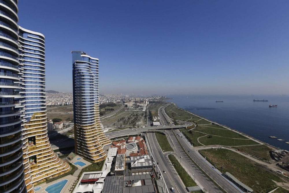 Amazing Residence Flat With Superb View in Kartal