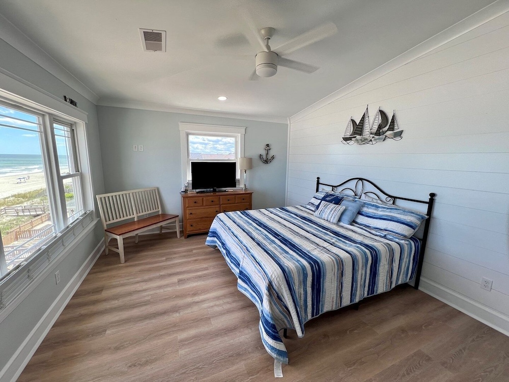 Boston Commons Penthouse 5 Bedroom Condo by RedAwning