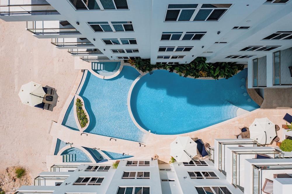 Royal Kahal Beach Resort