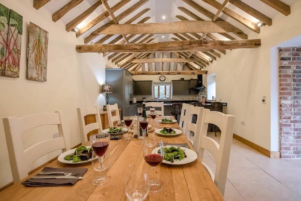 Granary Barn in Base Green