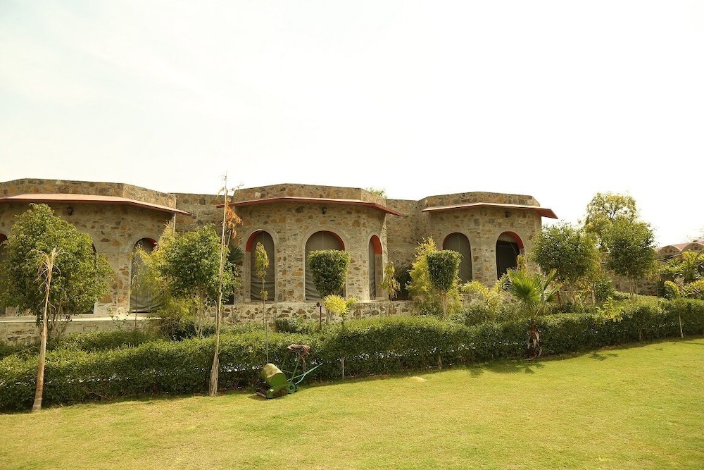 Van Chhavi Resort