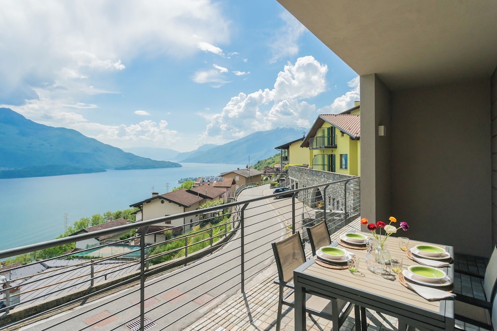 Blooms by the Lake by Rent all Como
