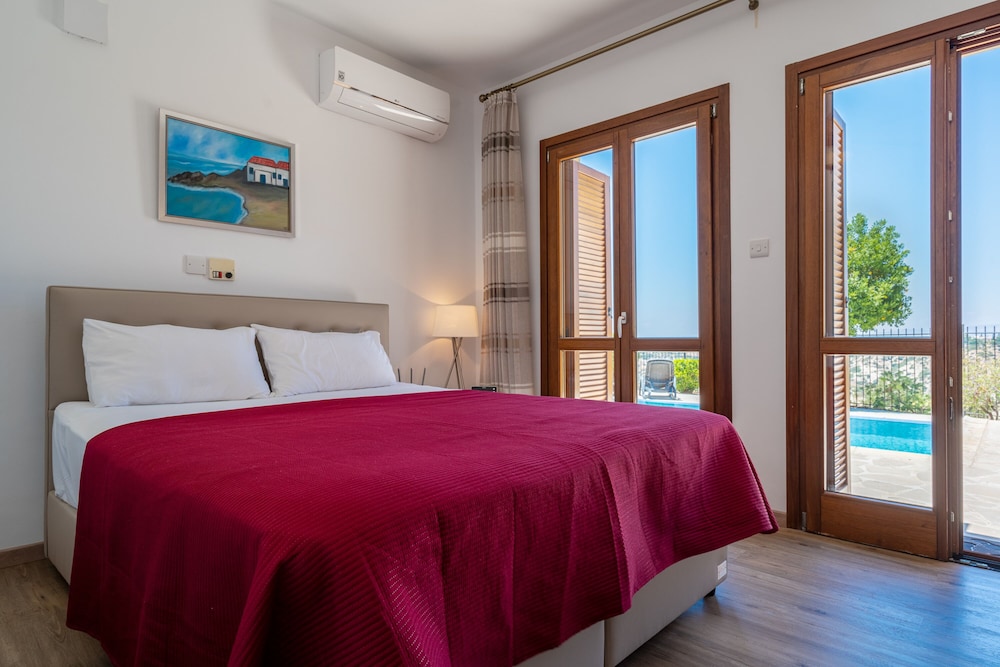 Stunning 3 bedroom villa 'BZ01' with private pool, stunning views, communal pool and resort facilities, Zephyros Village on Aphrodite Hills Re view 3