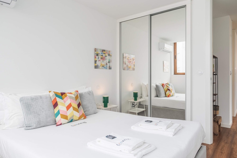 Liiiving in Matosinhos - Warm Vintage Apartment