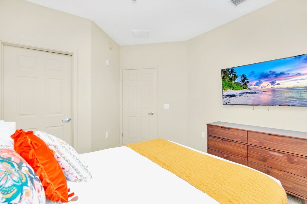 3BR Condo - Pool Hot Tub Sauna - Near Disney