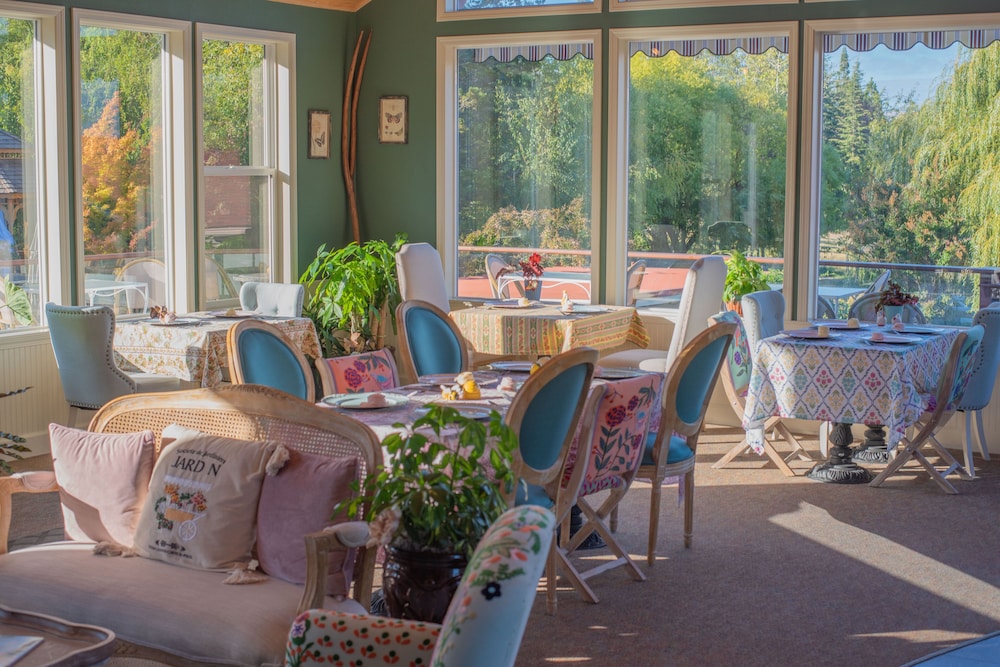 Ashland Vacations - Country Willows Inn and Estate - Property Image 11