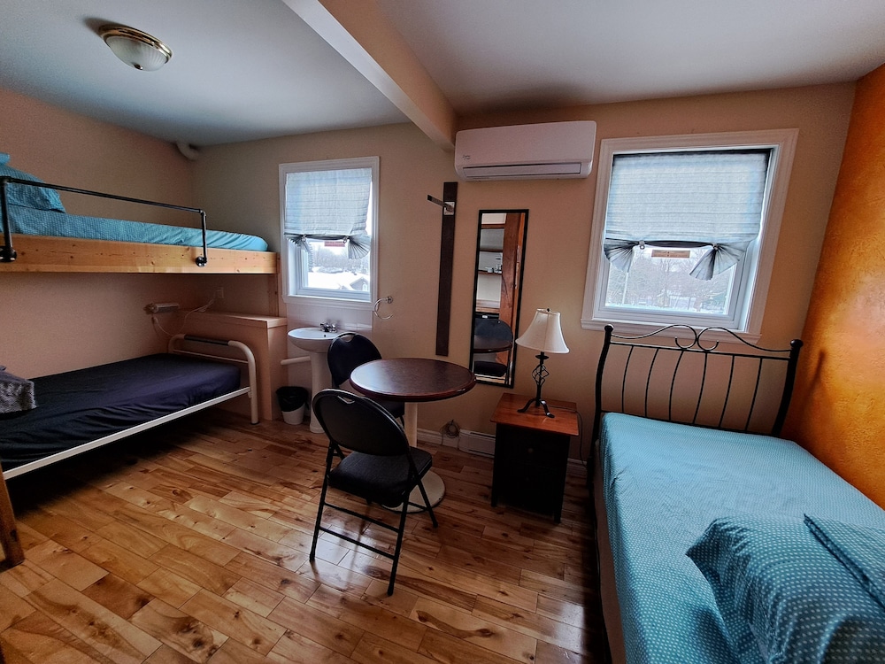 Levis Vacations - Auberge Jeunesse LouLou's Backpacker Hostel - Property Image 65